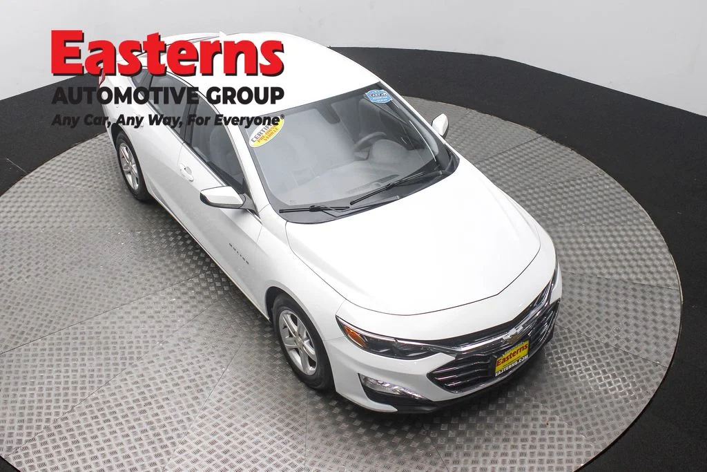 Used 2022 White Chevrolet LT image 3