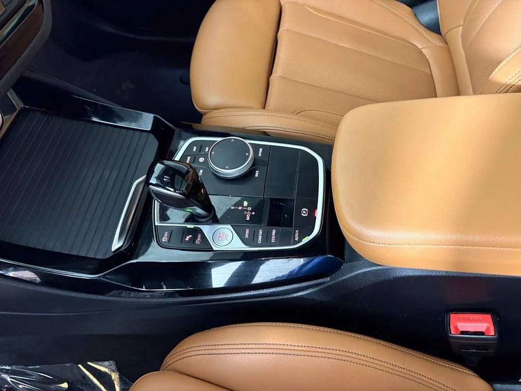 Used 2022 Black BMW sDrive30i image 30
