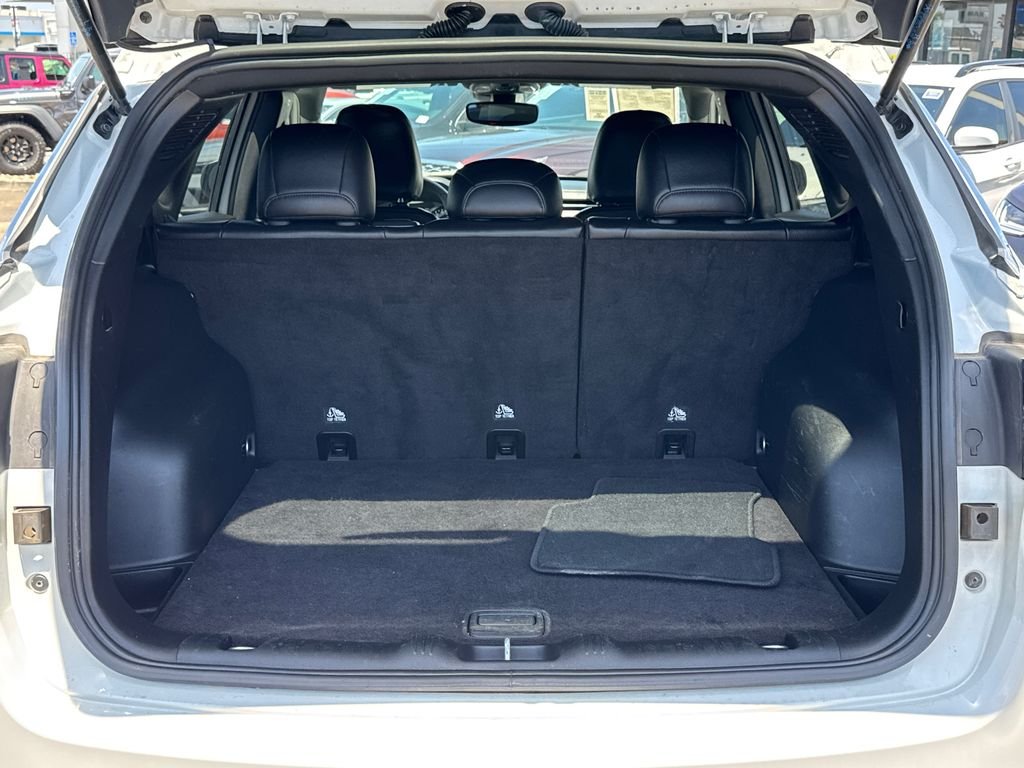 Certified Used 2024 White Jeep Latitude image 11