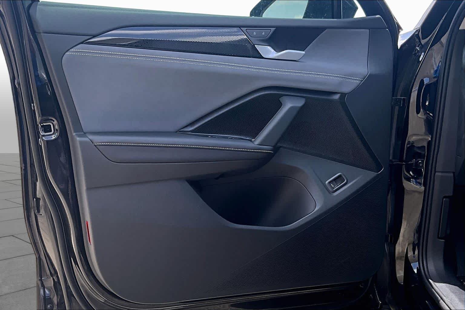 New 2026 Deep Black Pearl Volkswagen 2.0T SE image 10
