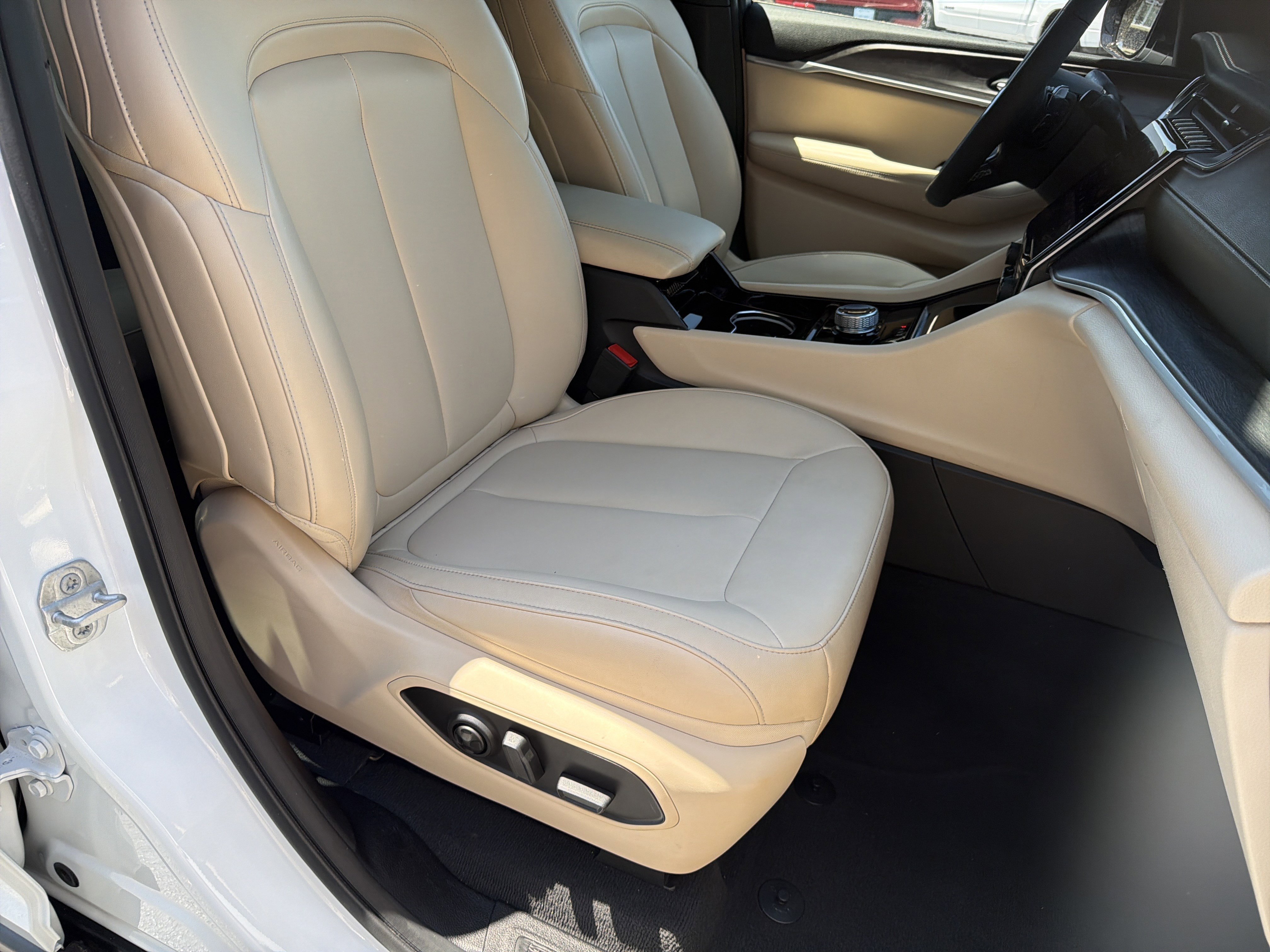 Used 2023 Bright White Clearcoat Jeep Limited image 18