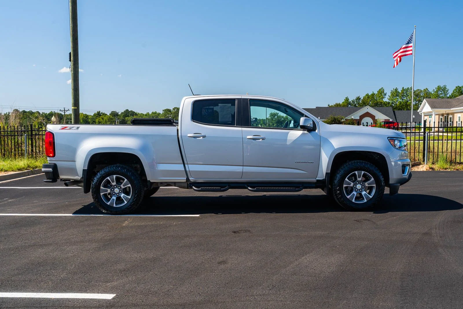 Used 2015 Silver Chevrolet Z71 image 7