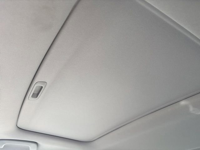 Used 2017 Lakeside Blue Hyundai Sport image 32