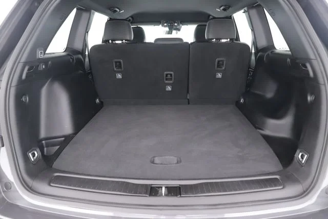 Used 2025 Gray Jeep Altitude image 27