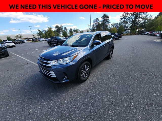 Used 2017 Blue Toyota XLE image 5