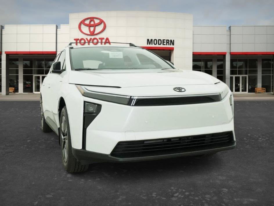 New 2026 WINDCHILL PEARL Toyota XLE image 3