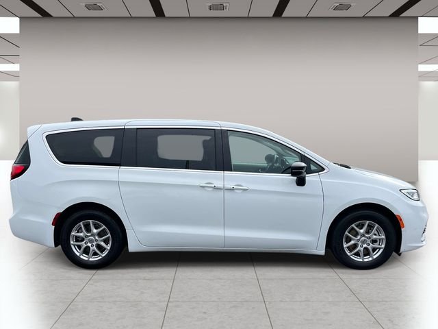 Used 2024 White Chrysler Touring L image 2