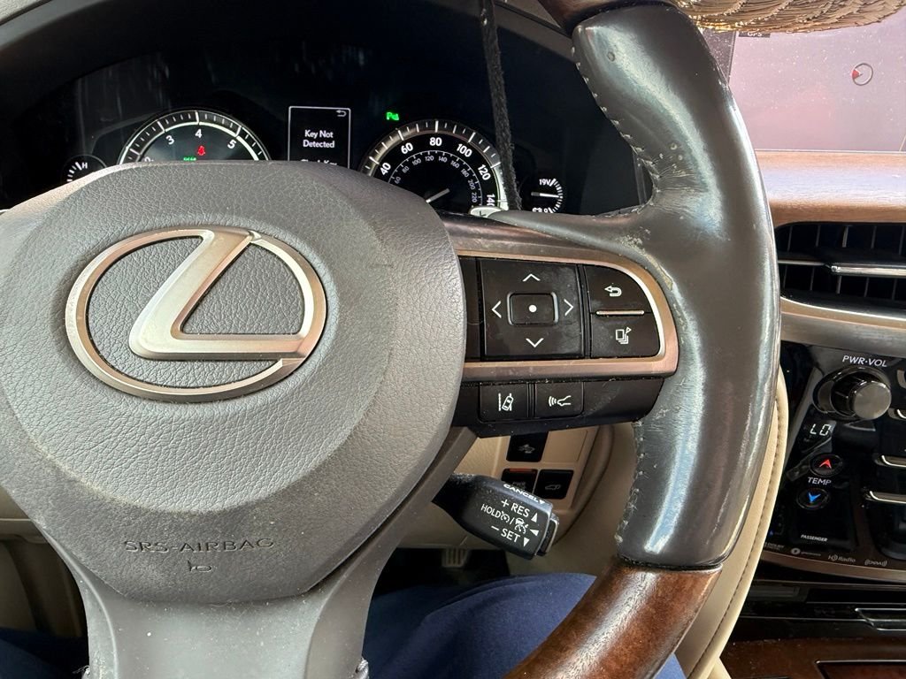 Used 2017  Lexus 570 image 12