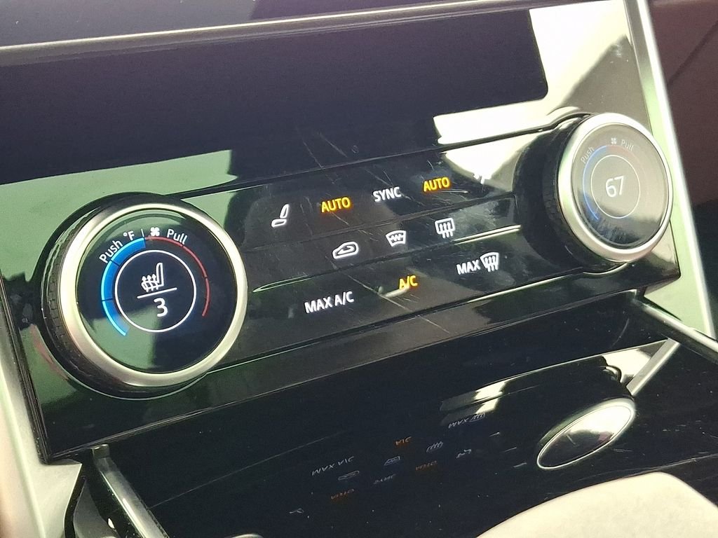 Used 2023  Land Rover Autobiography image 18
