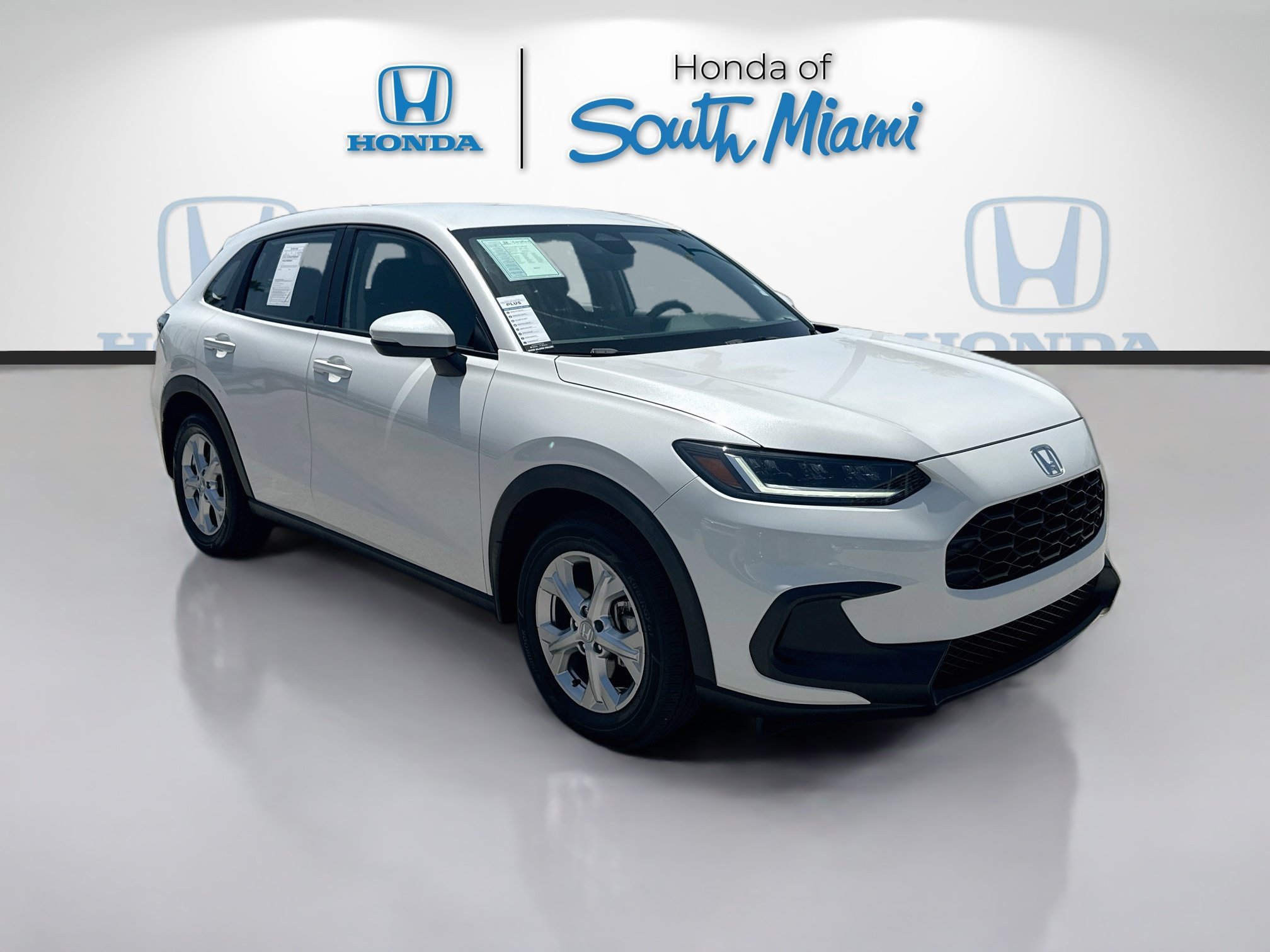 Certified Used 2025 Platinum White Pearl Honda 2WD LX image 1
