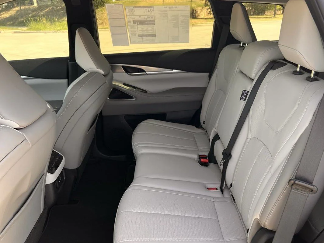 New 2027 RADIANT WHITE INFINITI Luxe FWD image 27