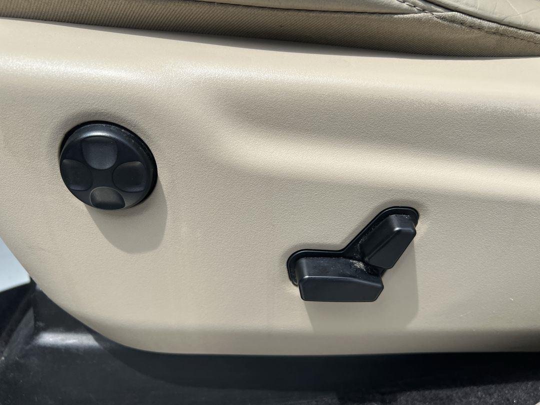 Used 2016 Bright White Clearcoat Jeep Limited image 16
