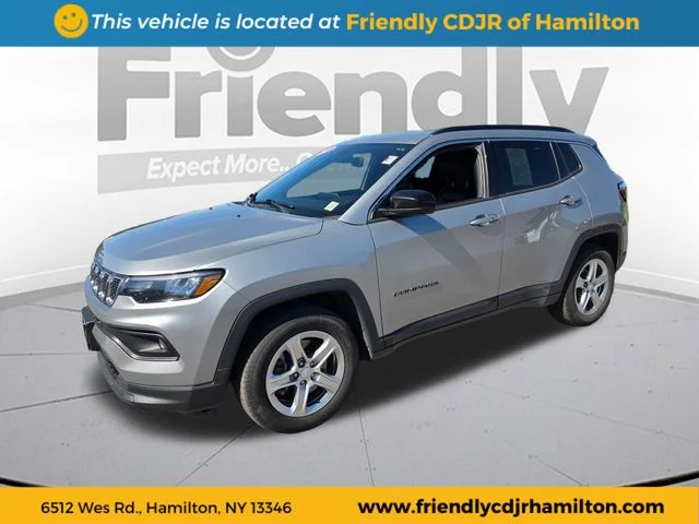Used 2023 Silver Jeep Latitude image 1