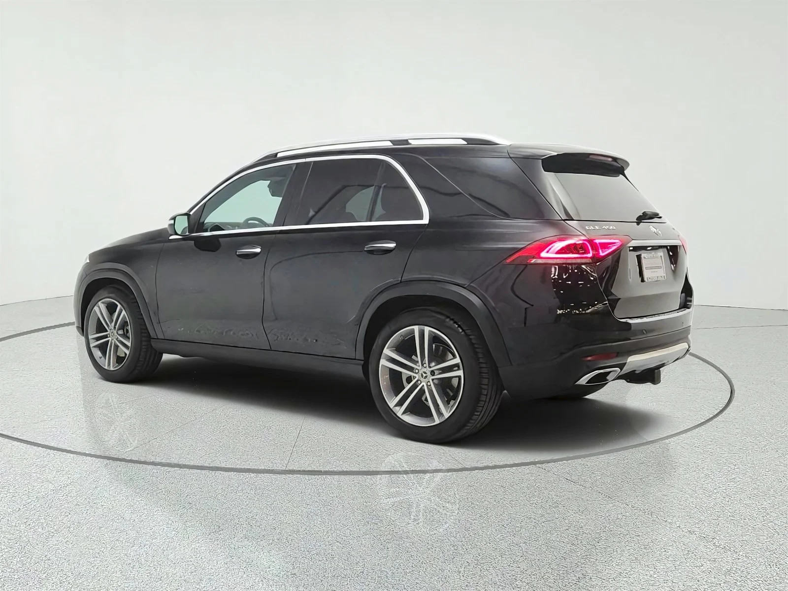 Used 2022 Black Mercedes-Benz GLE 450 4MATIC® SUV image 7