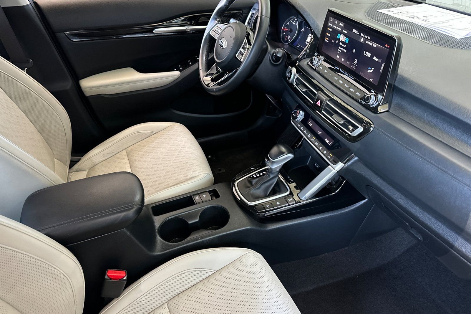 Used 2021 Gray Kia SX image 17