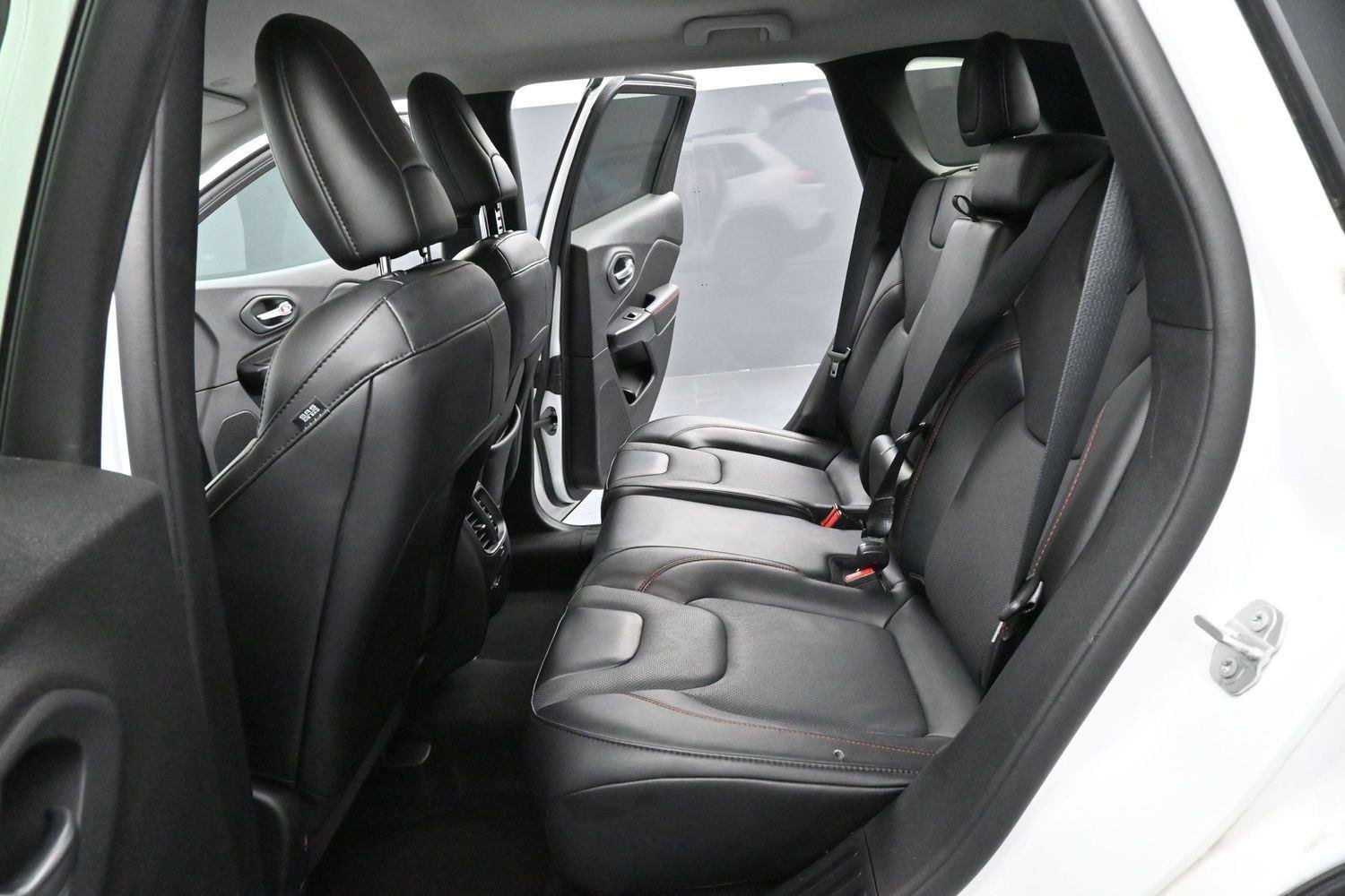 Used 2022 Bright White Clearcoat Jeep Trailhawk image 29