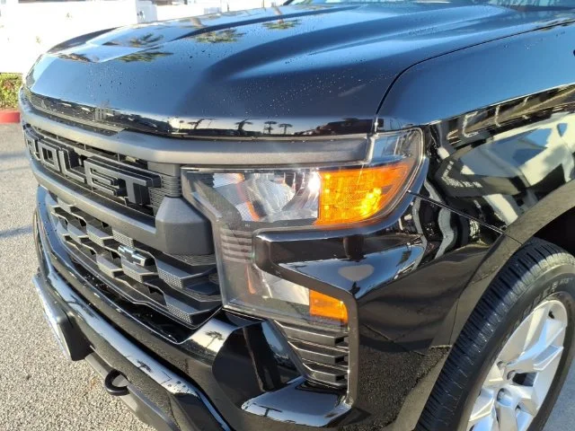 Used 2023 BLACK Chevrolet Custom image 9