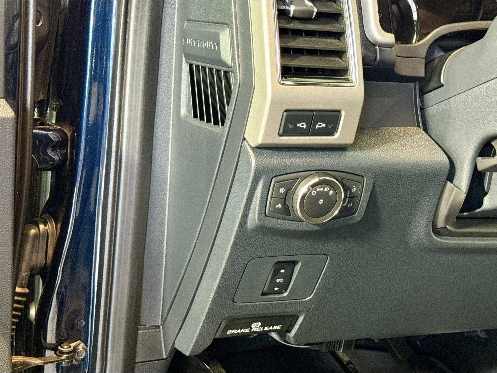 Used 2022 Antimatter Blue Metallic Ford LARIAT image 12