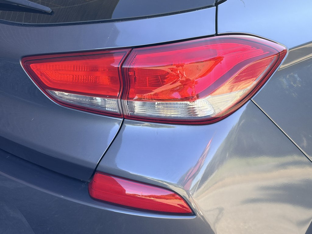 Used 2018 Summit Gray Hyundai Base image 31