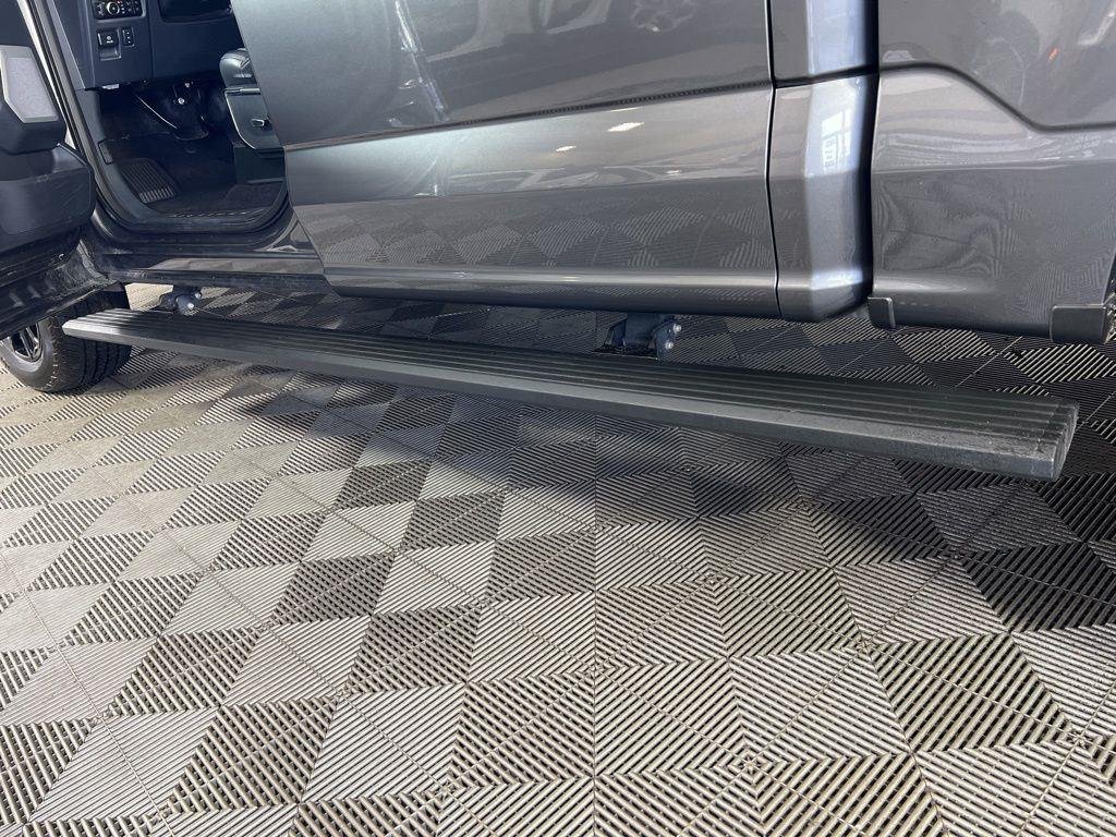 Used 2025 Gray Metallic Ford Platinum image 33