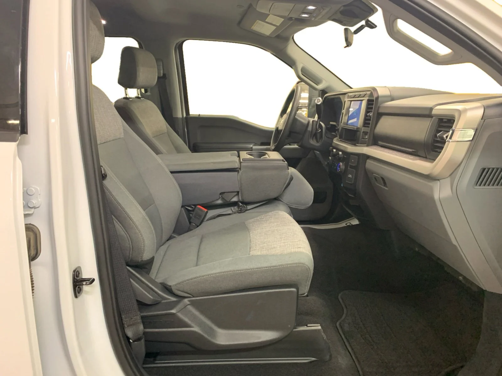 Used 2024 Oxford White Ford XLT image 17