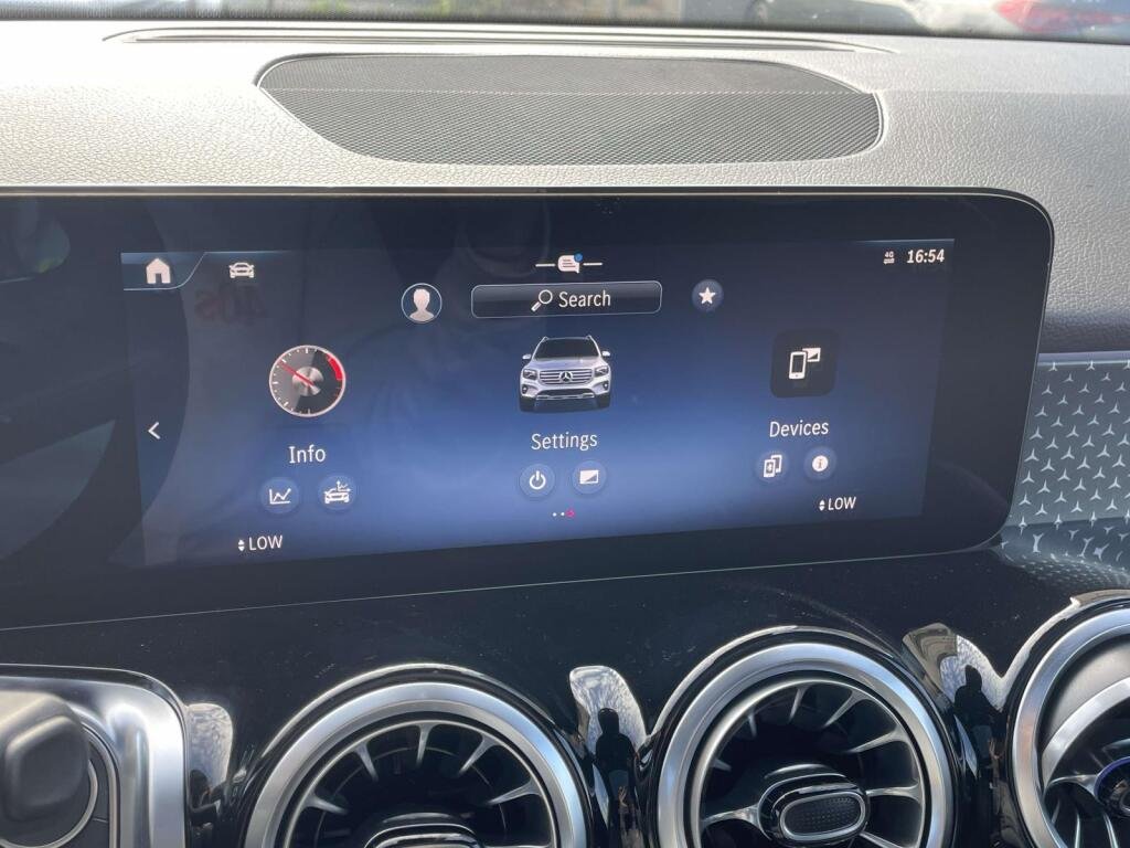 New 2026 Polar White Mercedes-Benz GLB 250 image 22