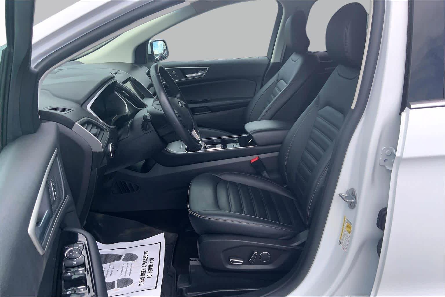 Used 2019 Oxford White Ford SEL image 8