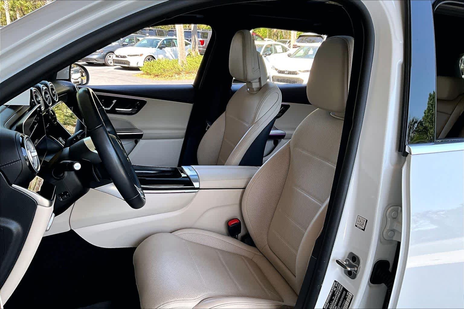 Used 2025 MANUFAKTUR Moonlight White Metallic Mercedes-Benz GLC 300 image 8