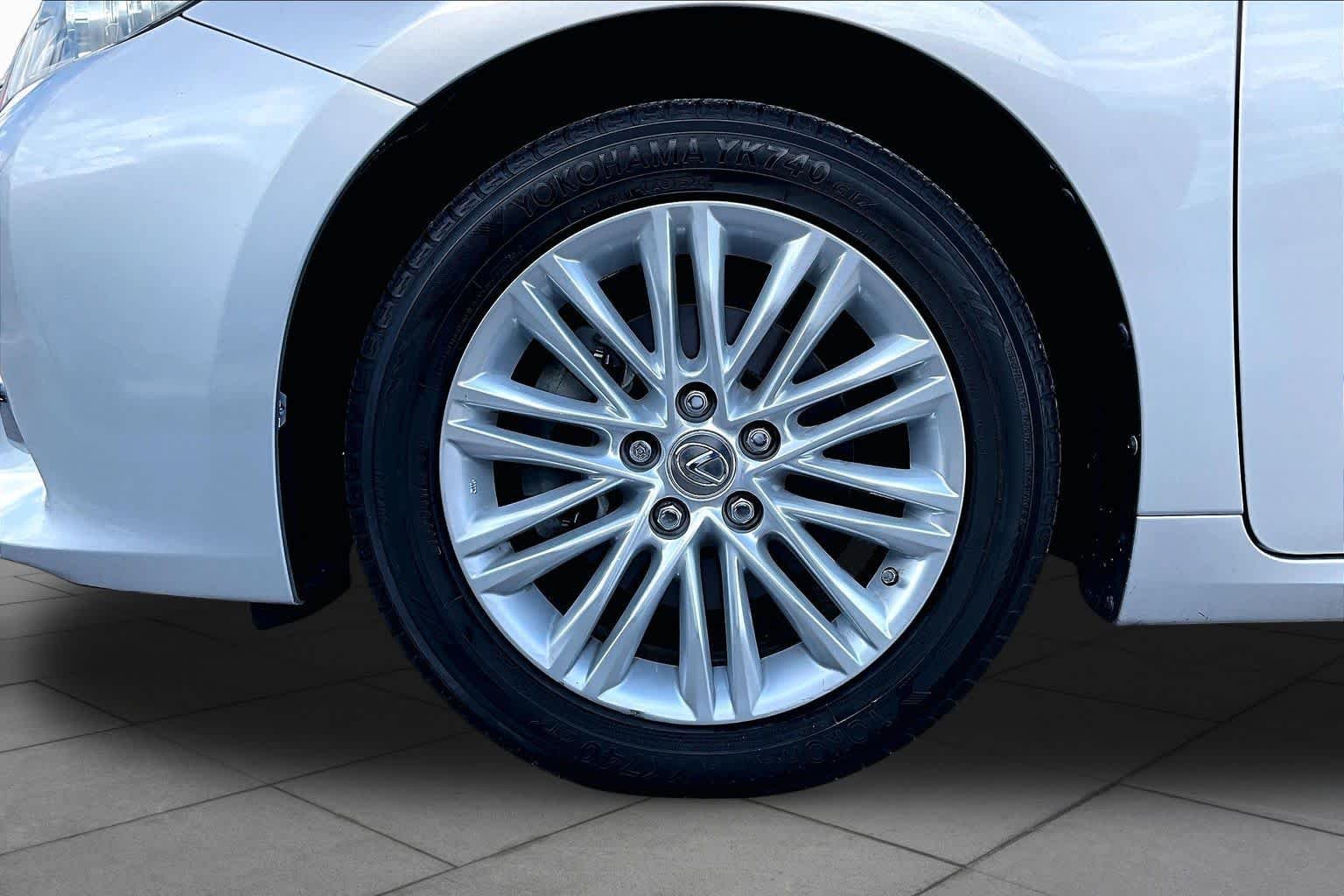 Used 2014 Silver Lining Metallic Lexus  image 11