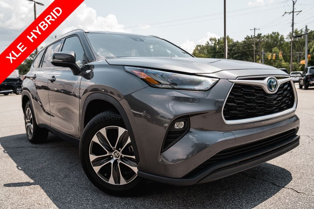 Used 2022 Magnetic Gray Metallic Toyota XLE image 1