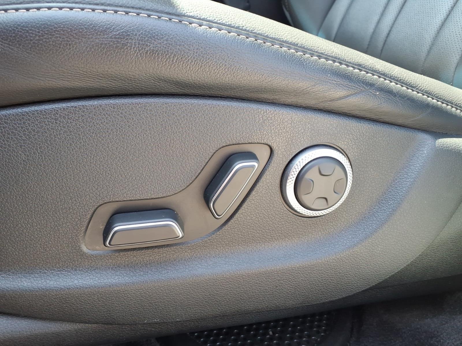 Used 2024 White Genesis 2.5T image 15