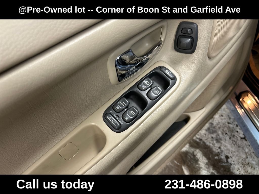 Used 2004  Volvo HT image 16