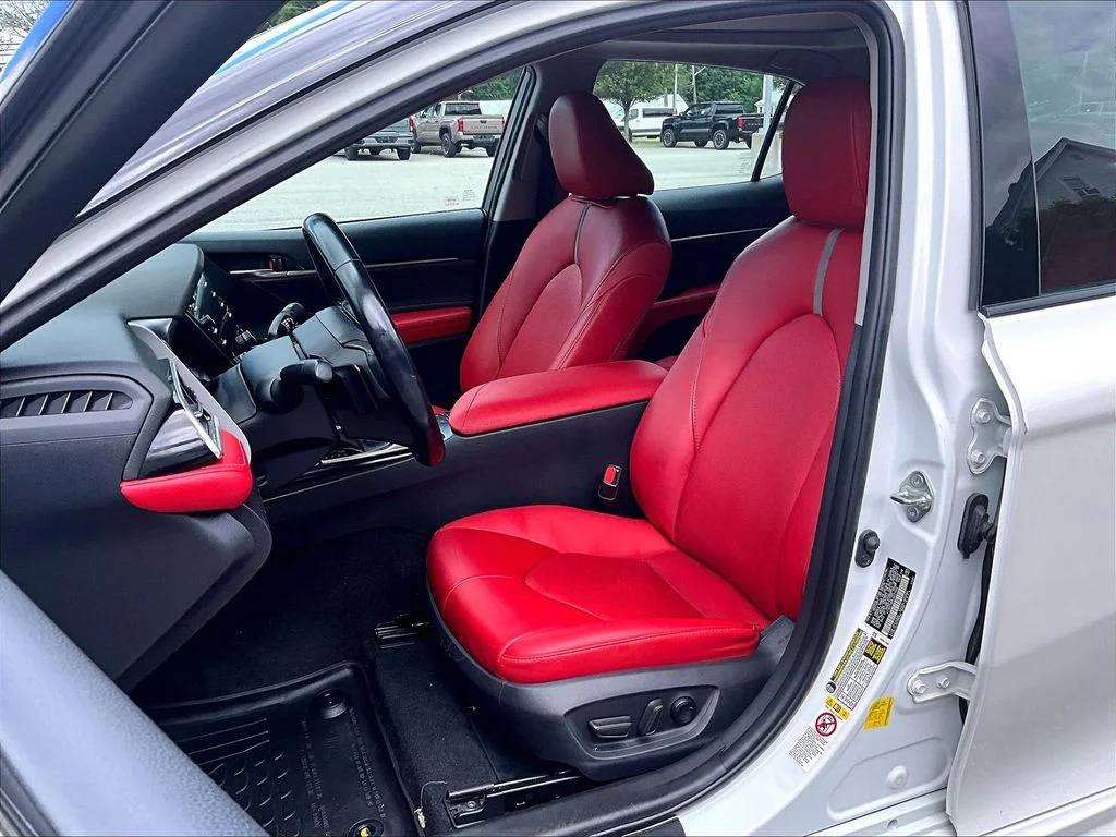 Used 2018 Black Toyota XSE V6 image 10