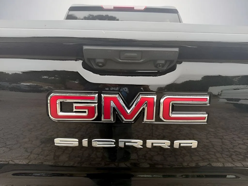 Used 2026 Onyx Black GMC Elevation image 33