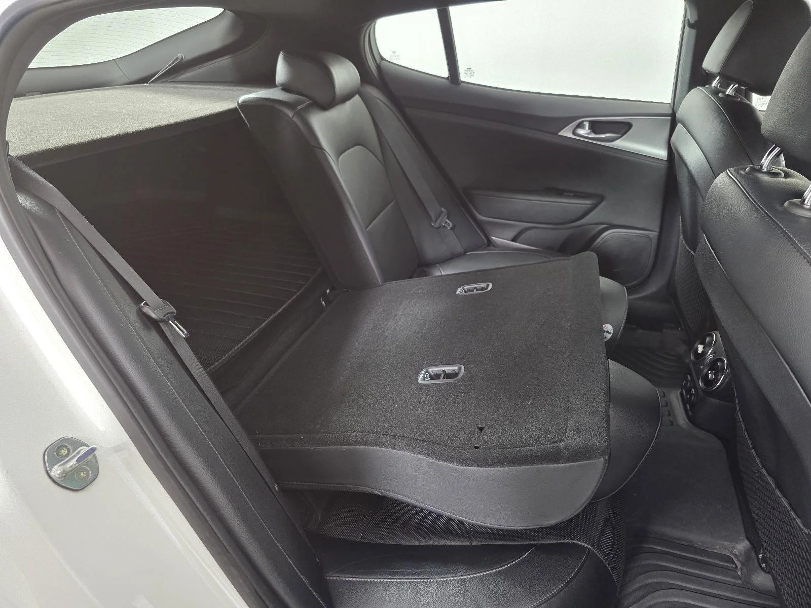 Used 2019 Snow White Pearl Kia GT image 19