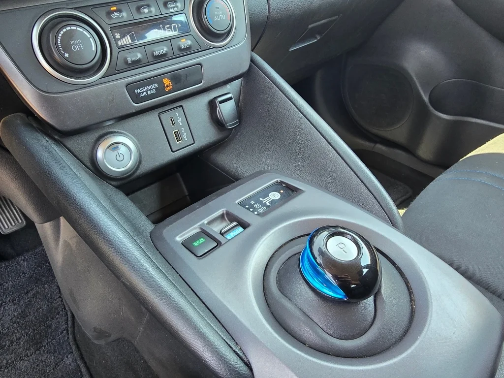 Used 2023 Glacier White Nissan S image 19