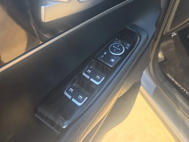 Used 2020 Silver Kia S image 20