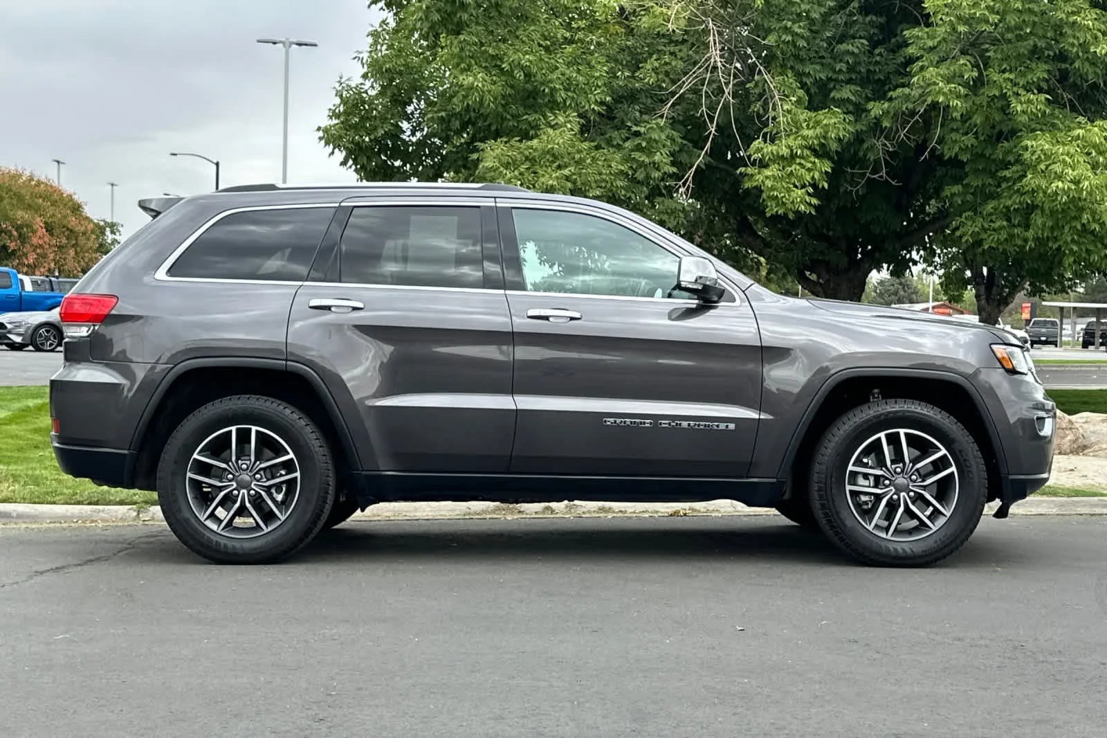 Certified Used 2019 Granite Crystal Clearcoat Metallic Jeep Limited image 8