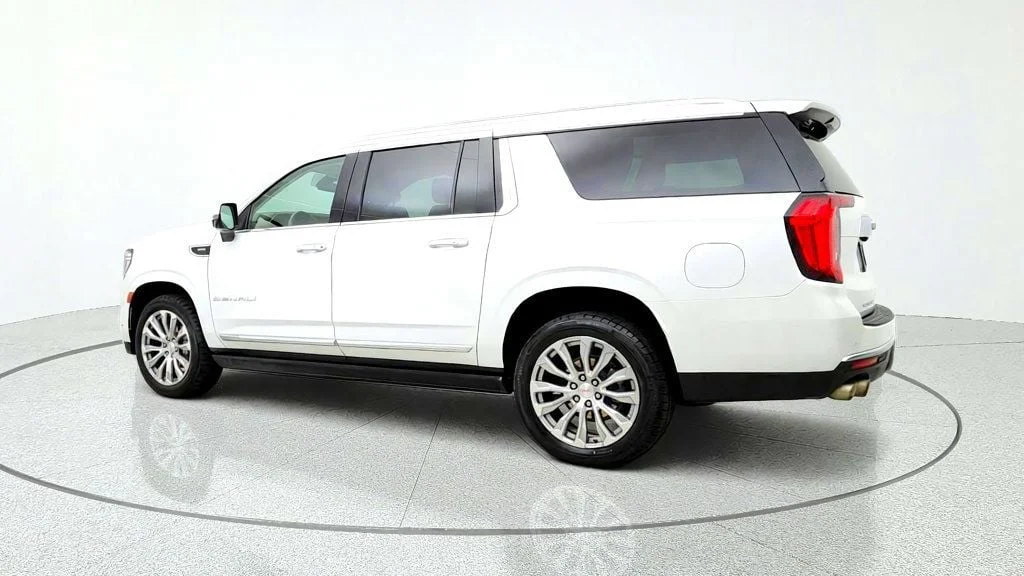 Used 2022 White Frost Tricoat GMC 4WD 4dr Denali image 7