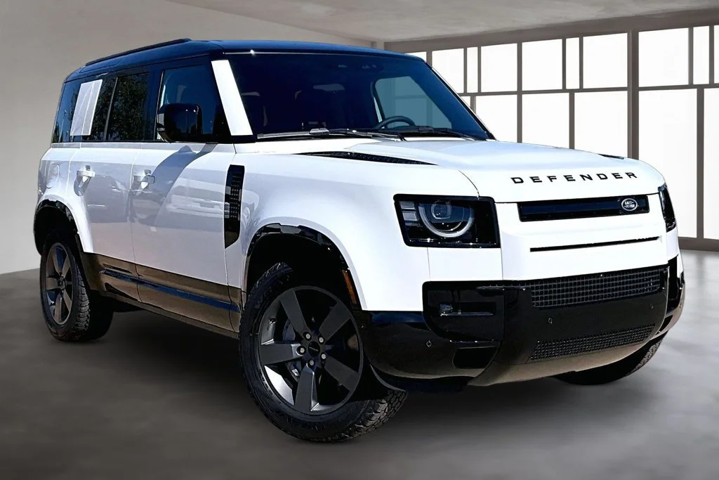 New 2026 White Land Rover X-Dynamic SE image 2