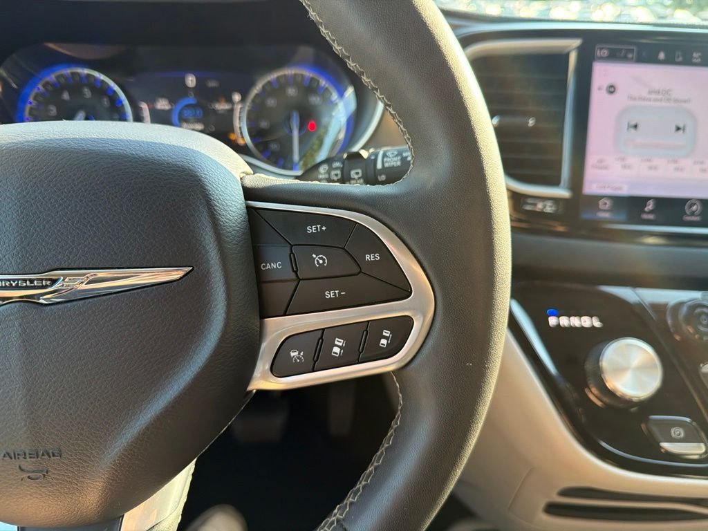 Used 2023 Black Chrysler Touring L image 20