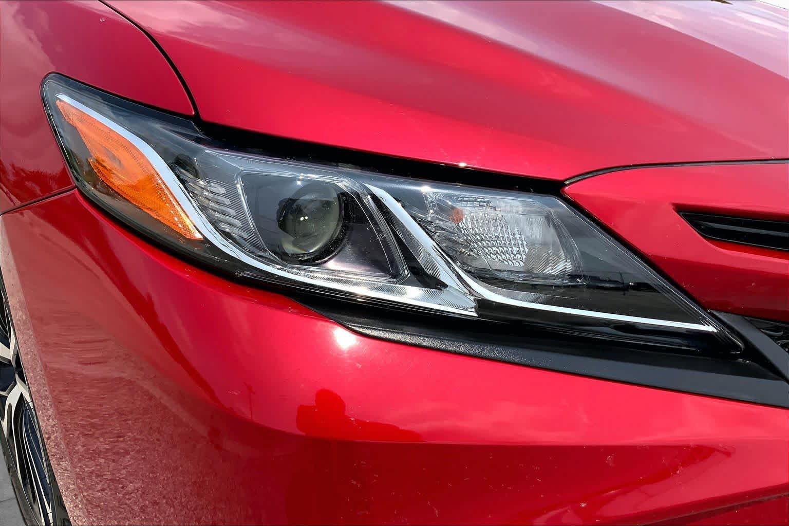 Used 2020 Supersonic Red Toyota SE image 27