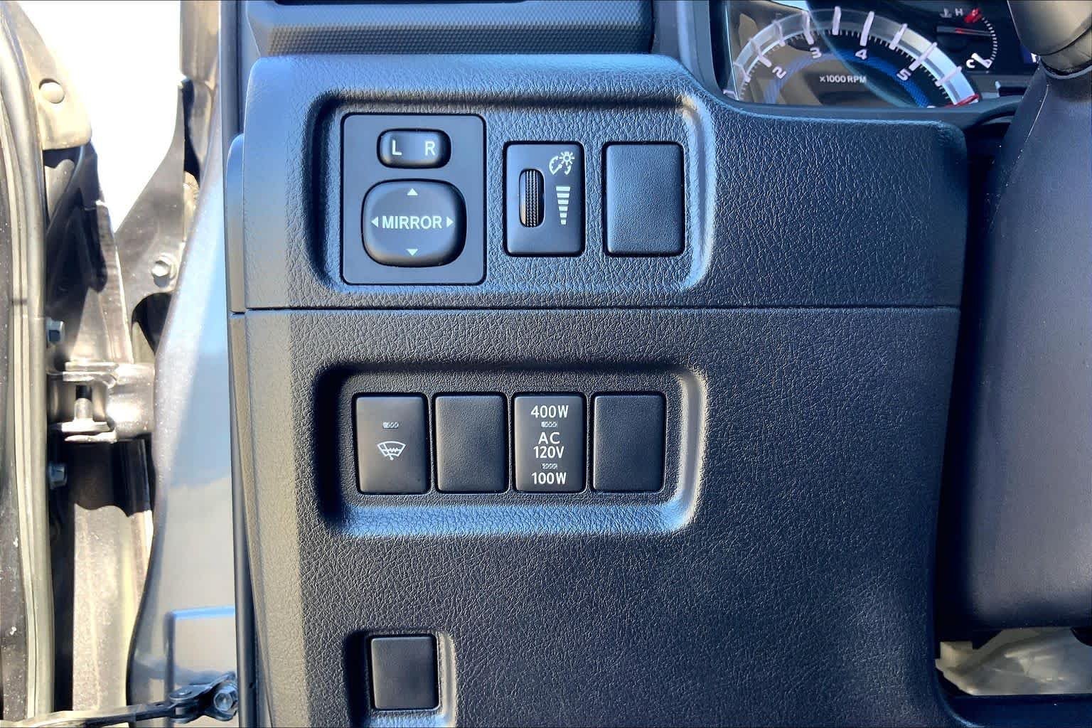 Used 2018 Magnetic Gray Metallic Toyota SR5 Premium image 33