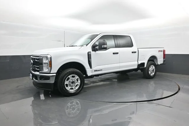 New 2026 Oxford White Ford F-350® XLT image 4