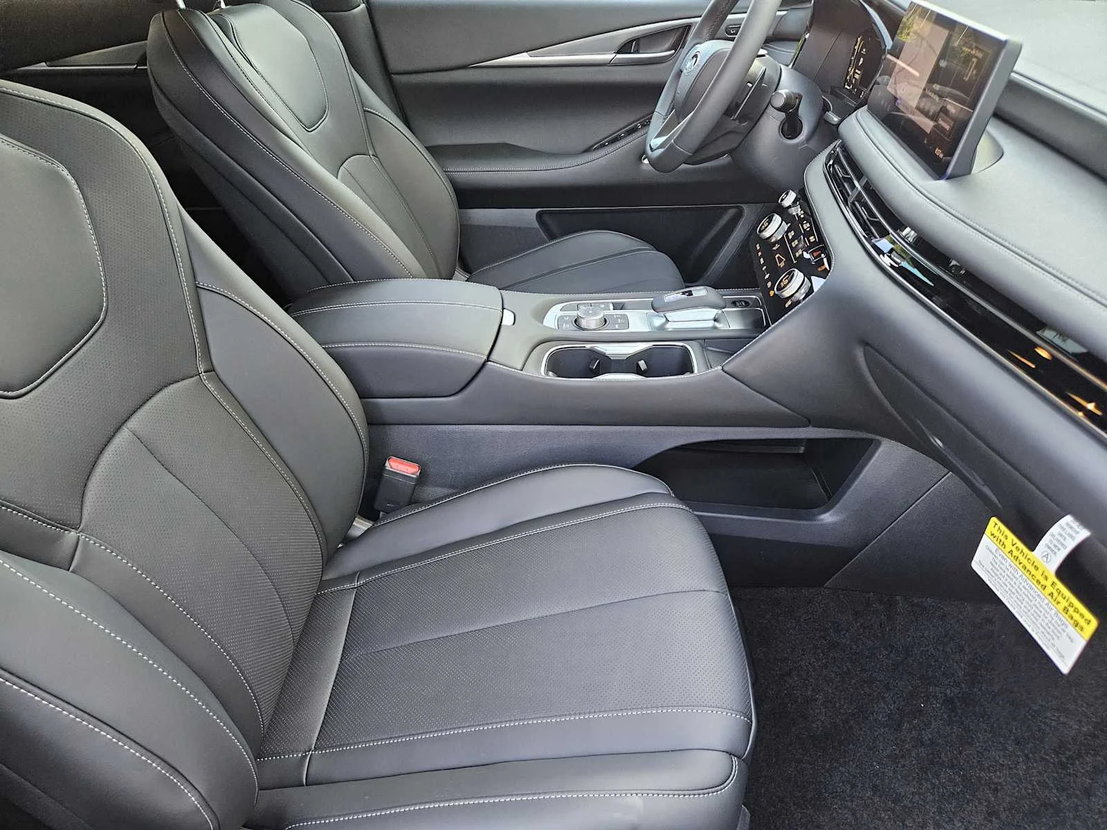 New 2027 2T RAD WHT INFINITI Sport AWD image 9