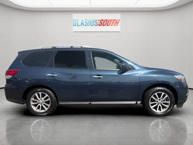 Used 2015 Blue Nissan SV image 2