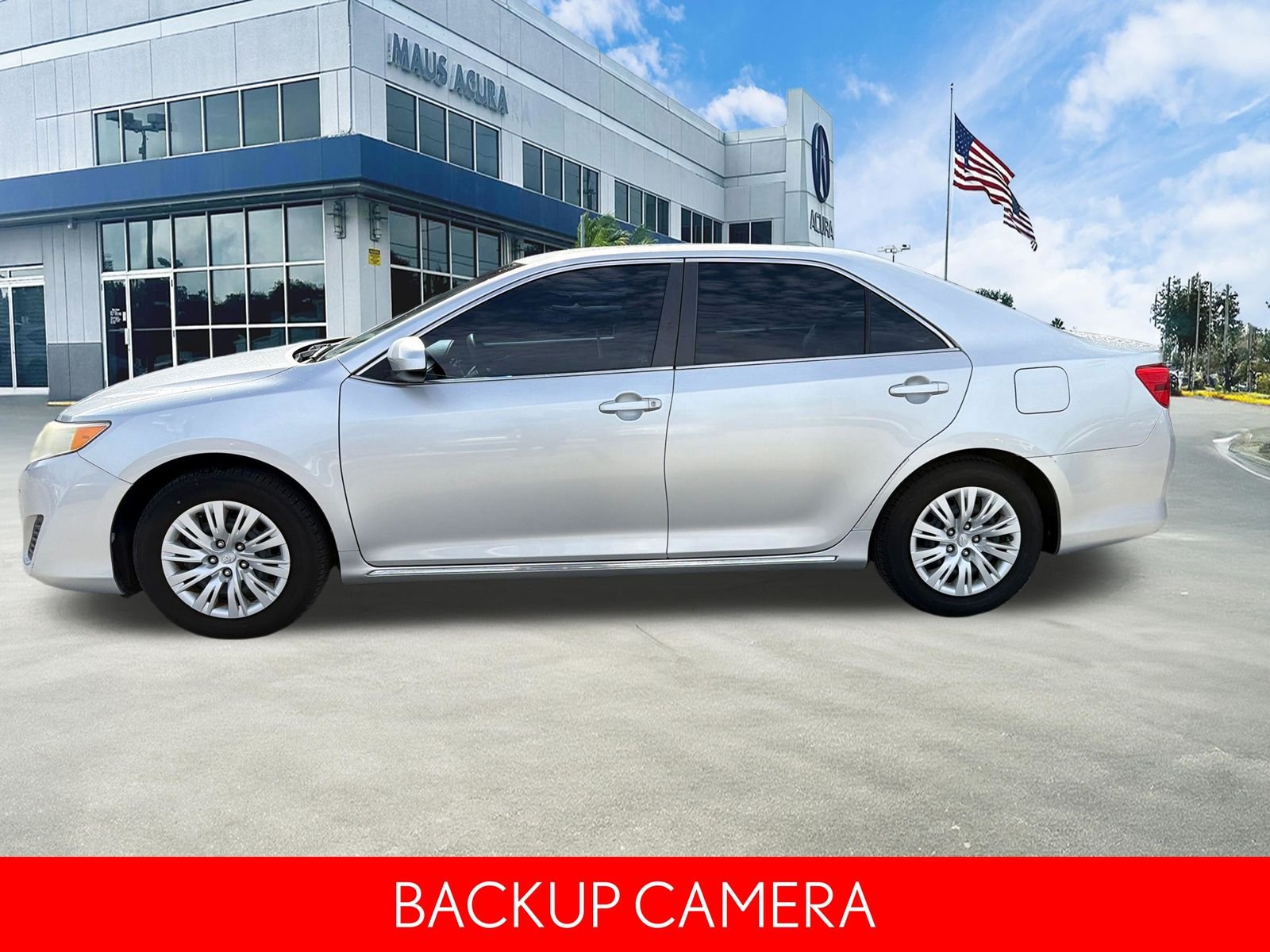 Used 2014 Silver Toyota LE image 7