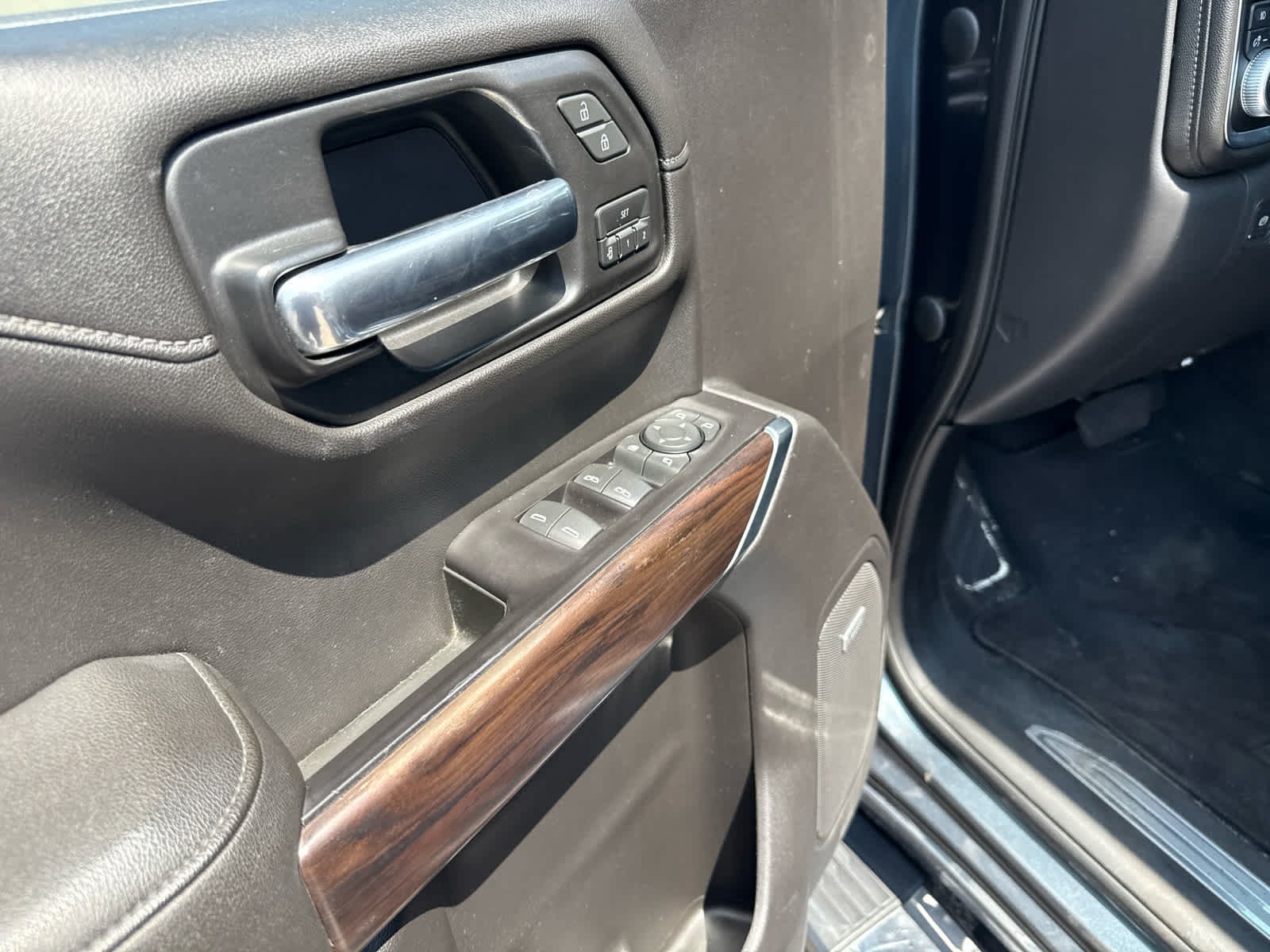 Used 2019 DARK SKY METALLIC GMC SLT image 12