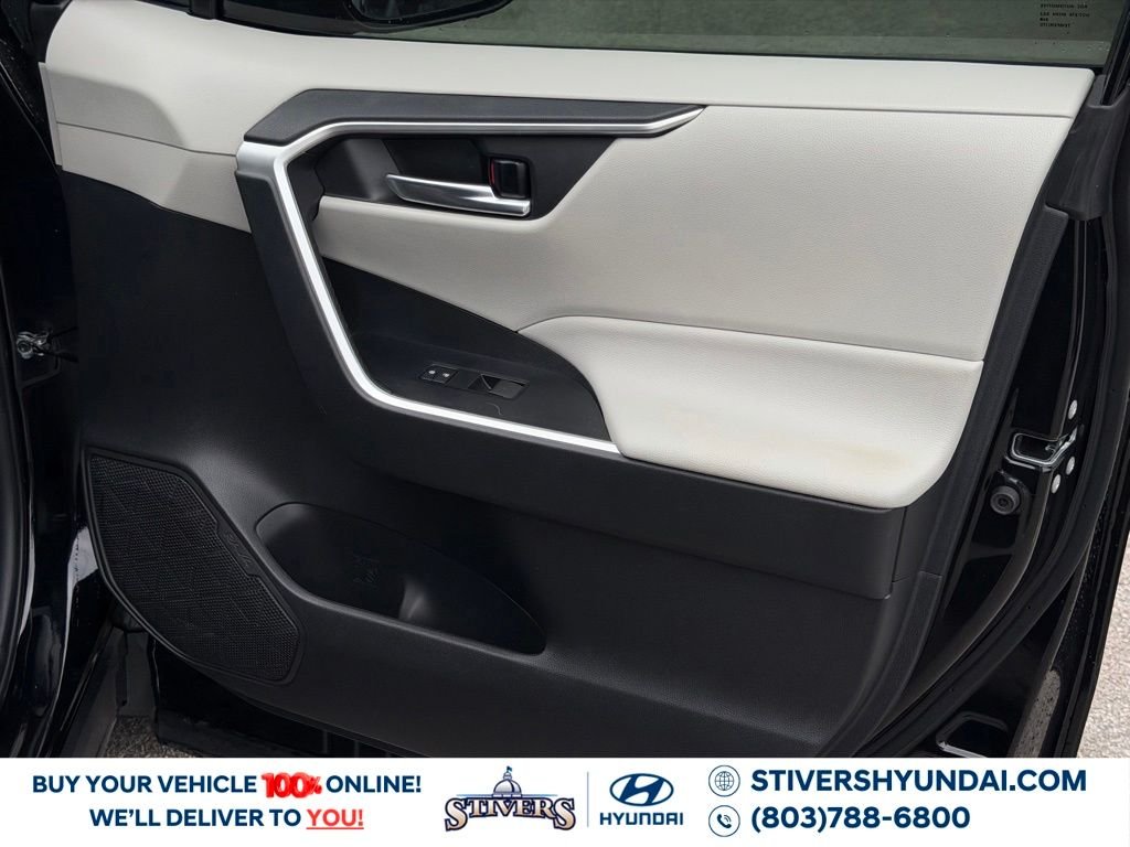 2021 Toyota RAV4 XLE - Photo 15
