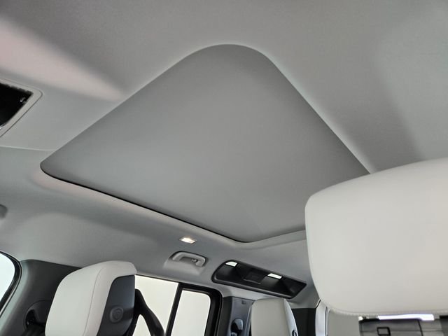 New 2026 Fuji White Land Rover X-Dynamic SE image 11